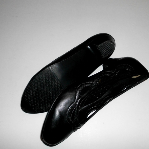 Black slip on's with by Angle Steps 10 M - Picture 2 of 2